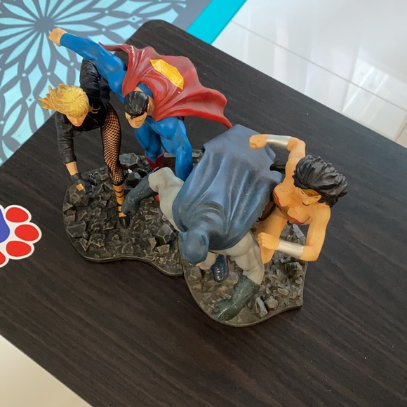 DC Justice League of America Build A Scene Statues - Picture 2 of 13